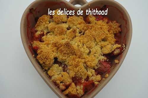 Crumble fraises et rhubarbe