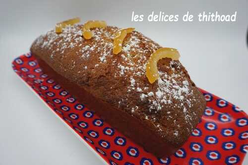 Gateau au yaourt, fruits confits et raisins secs