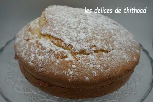 Gâteau moelleux à la confiture de Noël