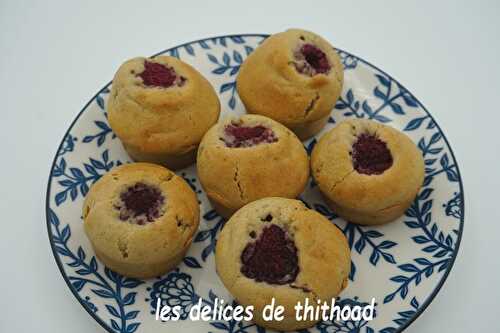 Muffins au thé matcha et framboises