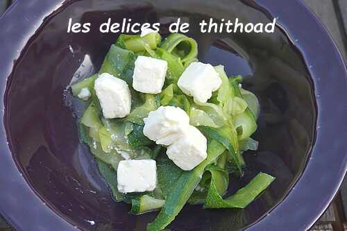 Salade croquante, courgettes et feta