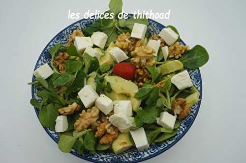 Salade d’avocat , noix et feta