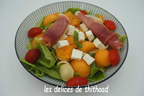 Salade de pâtes, melon et jambon cru