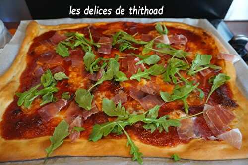 Pizza au jambon de parme et figues