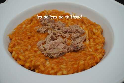 Risotto à la tomate et au thon