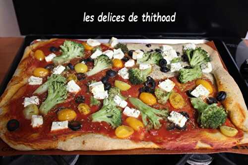 Pizza brocolis, feta et olives