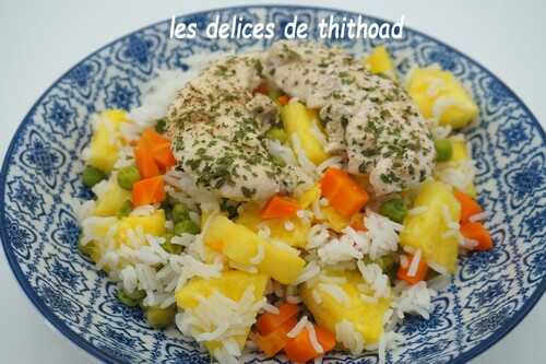 Salade de riz, poulet et ananas