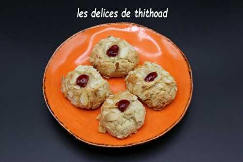 Petits fours Algériens aux amandes (Mchewek)