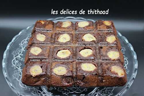 Brownie, chocolat, banane et noix de pécan