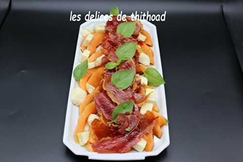 Salade de melon, mozzarella aux chips de jambon