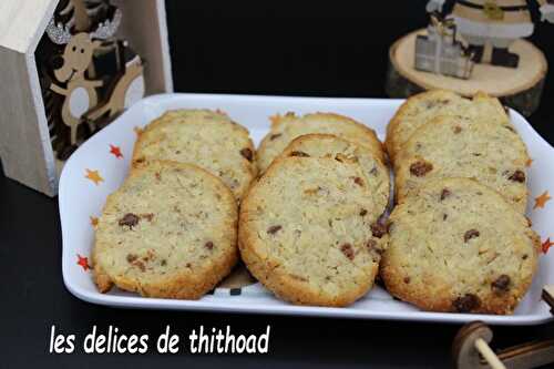 Biscuits aux noix et pépites de chocolat (bredeles 2022)