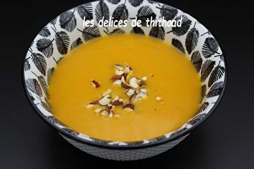 Velouté de potimarron, carottes et lait de coco