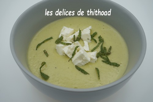 Velouté de fèves à la menthe