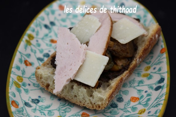 Tartines de dinde aux légumes grillés