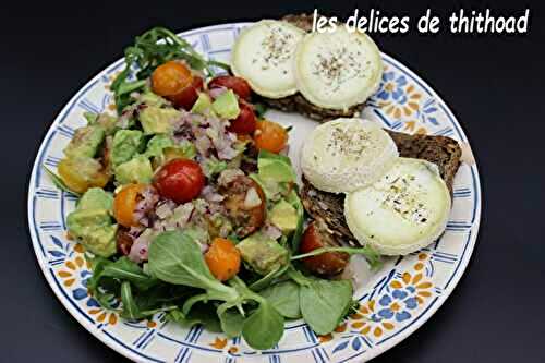 Salade de chèvre gratiné à l’avocat