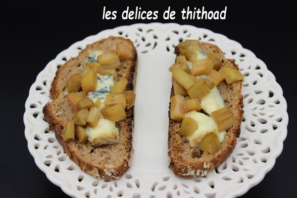 Tartines de rhubarbe au bleu (recette autour d’un ingrédient #98)