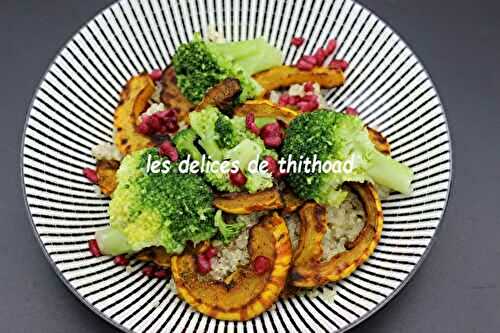 Courge délicata au four, brocoli et quinoa