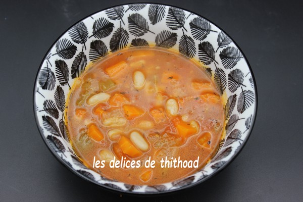 Fasolada ou soupe Grecque aux haricots blancs et légumes (CMUM)