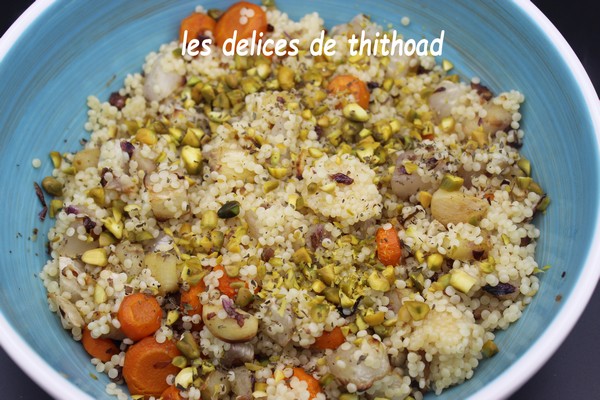 Perles de couscous aux racines grillées, pistaches et menthe