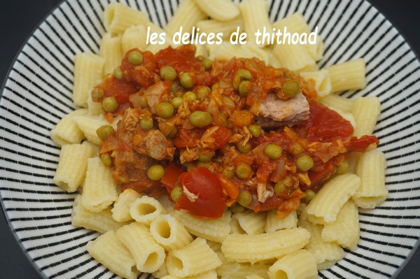 Pâtes au thon petits pois et tomates