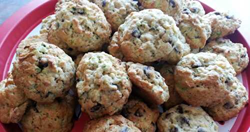 BISCUITS AU ZUCCHINI, GRANOLA ET PÉPITES DE CHOCOLAT