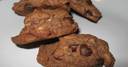 BISCUITS SABLÉS AU CHOCOLAT ET PÂTE D'AMANDE