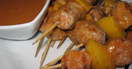 BROCHETTES DE SAUCISSES ET PÊCHES