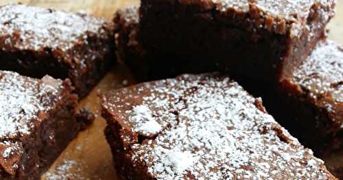 BROWNIES À LA CRÈME SÛRE