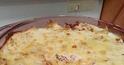 CASSEROLE DE NOUILLES AUX OEUFS ET CRÈME SÛRE