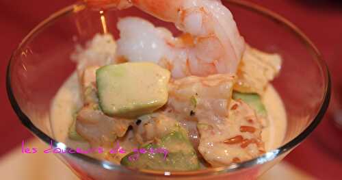 CREVETTES, AVOCAT ET PAMPLEMOUSSE