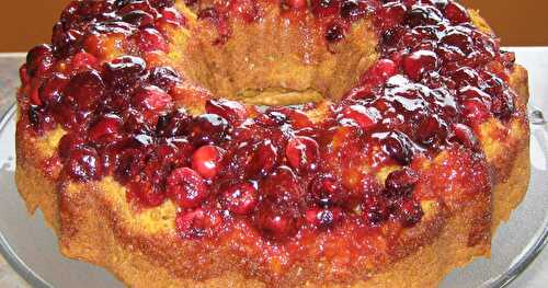 GÂTEAU À LA CITROUILLE RENVERSÉ AUX CANNEBERGES