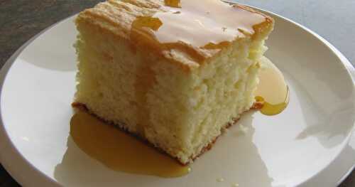 GÂTEAU AU CITRON AVEC SAUCE AU CARAMEL ET ORANGE