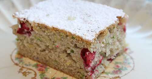  GÂTEAU AUX ZUCCHINIS ET CANNEBERGES