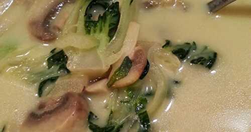 SOUPE AU BOK CHOY ET LAIT DE COCO