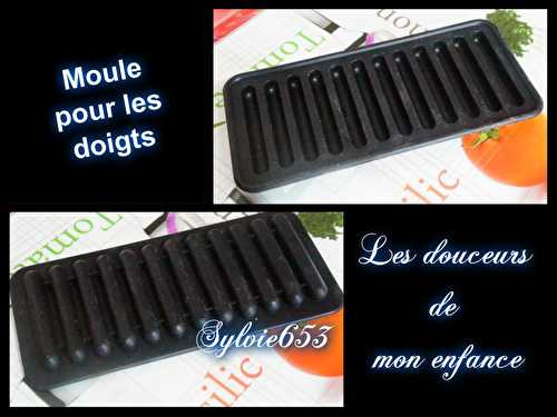 Doigts nappés de chocolat