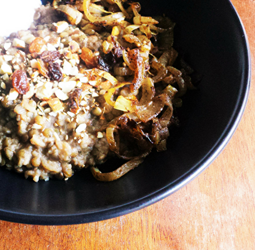 Mujdara {one pot de riz, lentilles et oignons caramélisés à la libanaise}