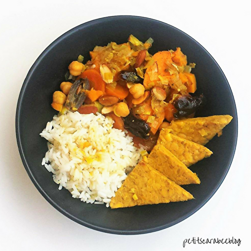 Tajine de légumes aux dattes, amandes et tempeh {cuisson au four}