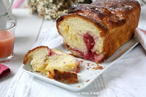 Brioche aux framboises et chocolat blanc