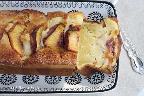 Cake aux pêches et au sirop de romarin – Recette autour d’un ingrédient #31