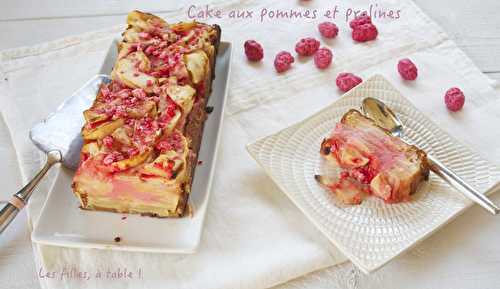 Cake aux pommes et pralines pour Octobre rose