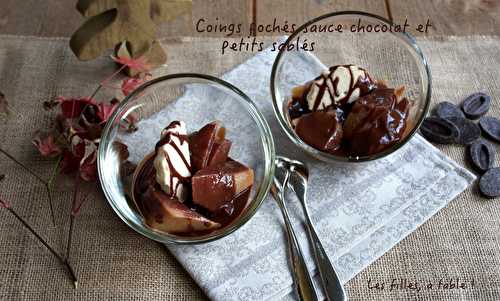 Coings pochés sauce chocolat et petits sablés