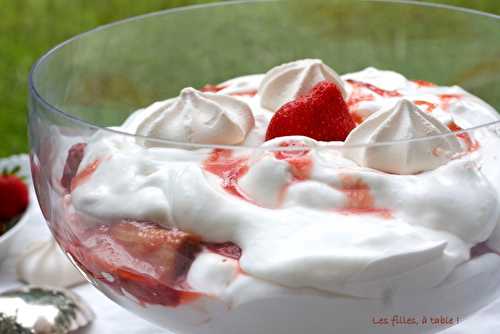 Eton mess fraises et rhubarbe confite