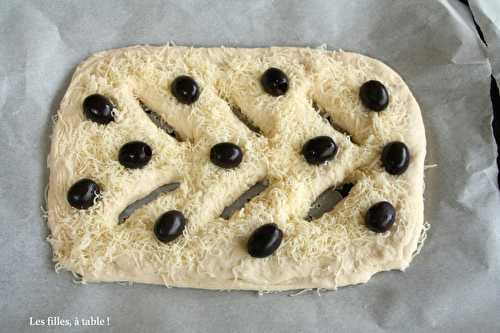 Fougasse au levain aux olives noires