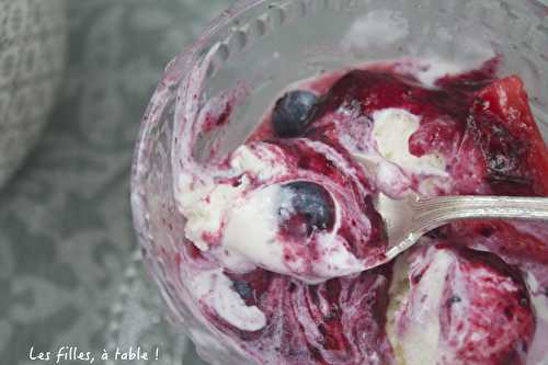 Glace au brocciu, salade de fruits rouges