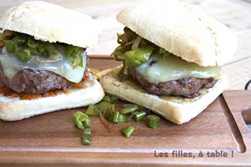 Hamburger de canard et piments doux du Pays Basque