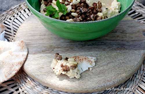 Houmous à l’agneau et aux pignons de pin