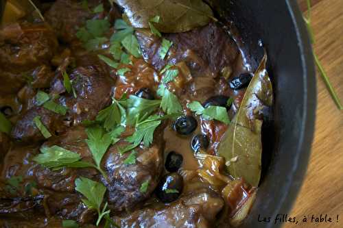 Joues de porc à l’Irouléguy, fenouil et olives