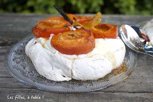 Mini Pavlova aux abricots rôtis au miel et thym citron