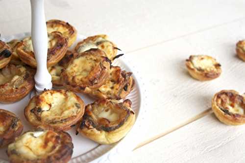 Mini tartelettes au confit d’oignon et au chèvre