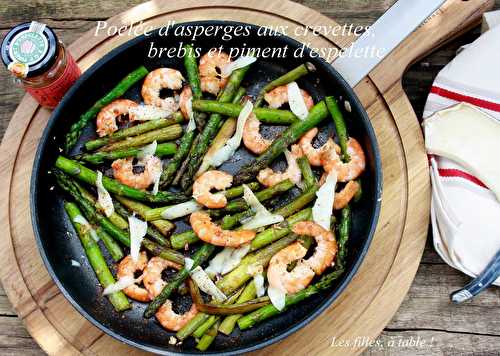 Poêlée d’asperges vertes aux crevettes, brebis et piment d’espelette